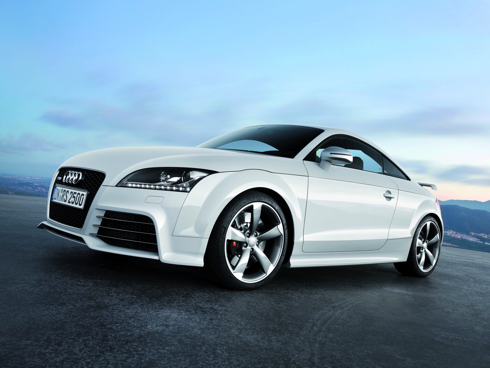 2009-Audi-TT-RS-02-1600x1200.jpg