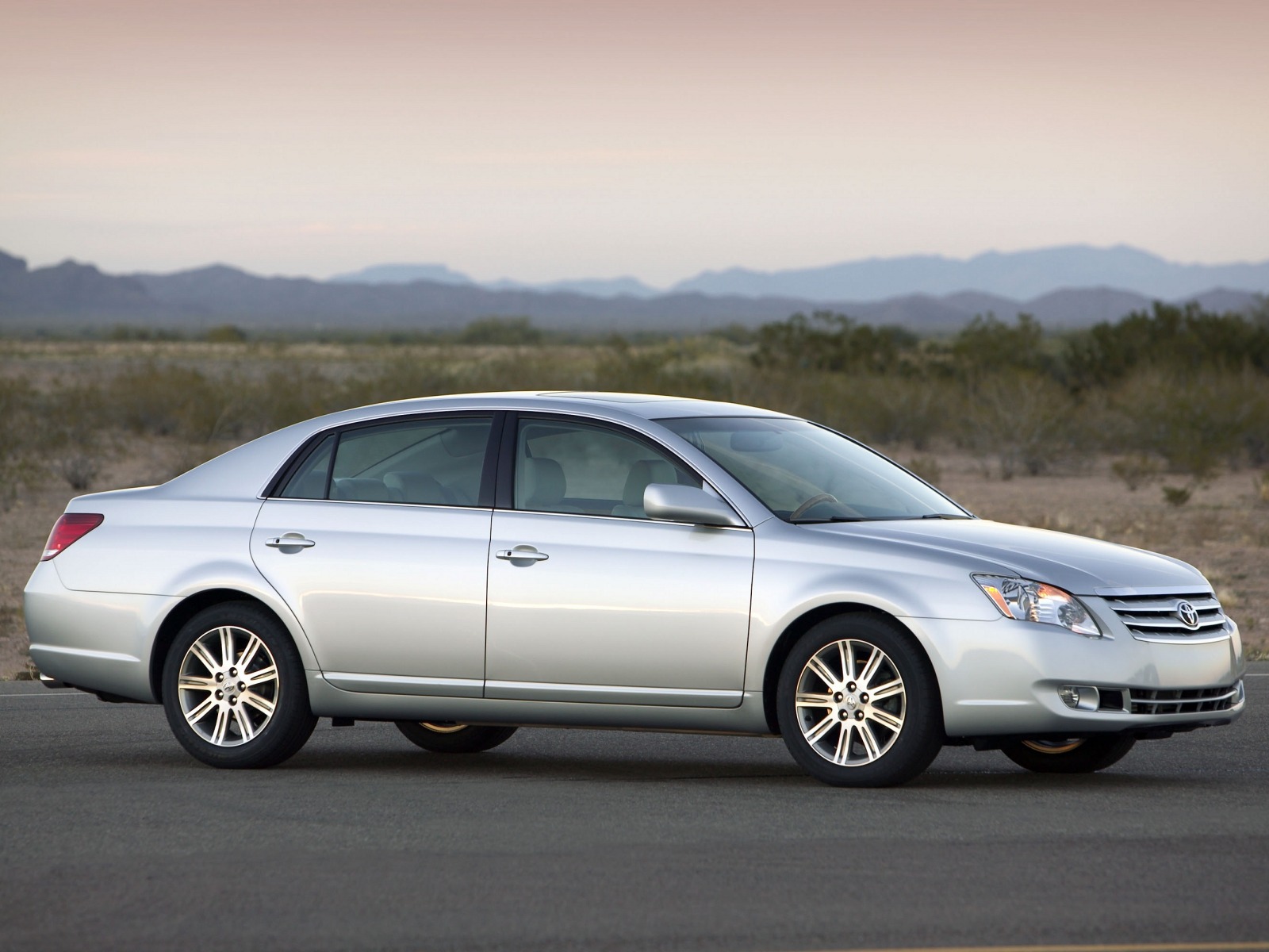 2009 Toyota Avalon Limited Images