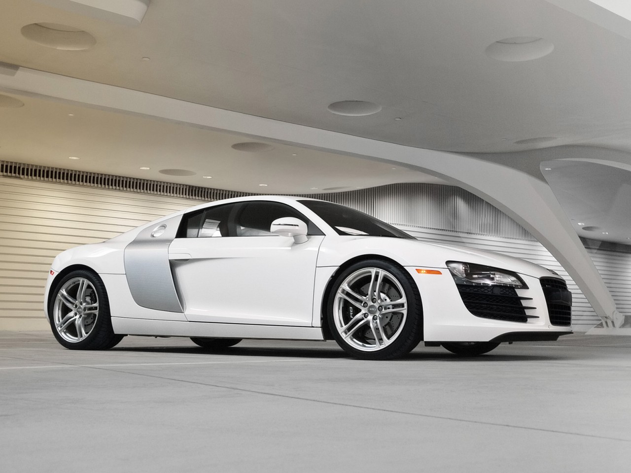 A New Standard In Luxury: The 2009 Audi R8