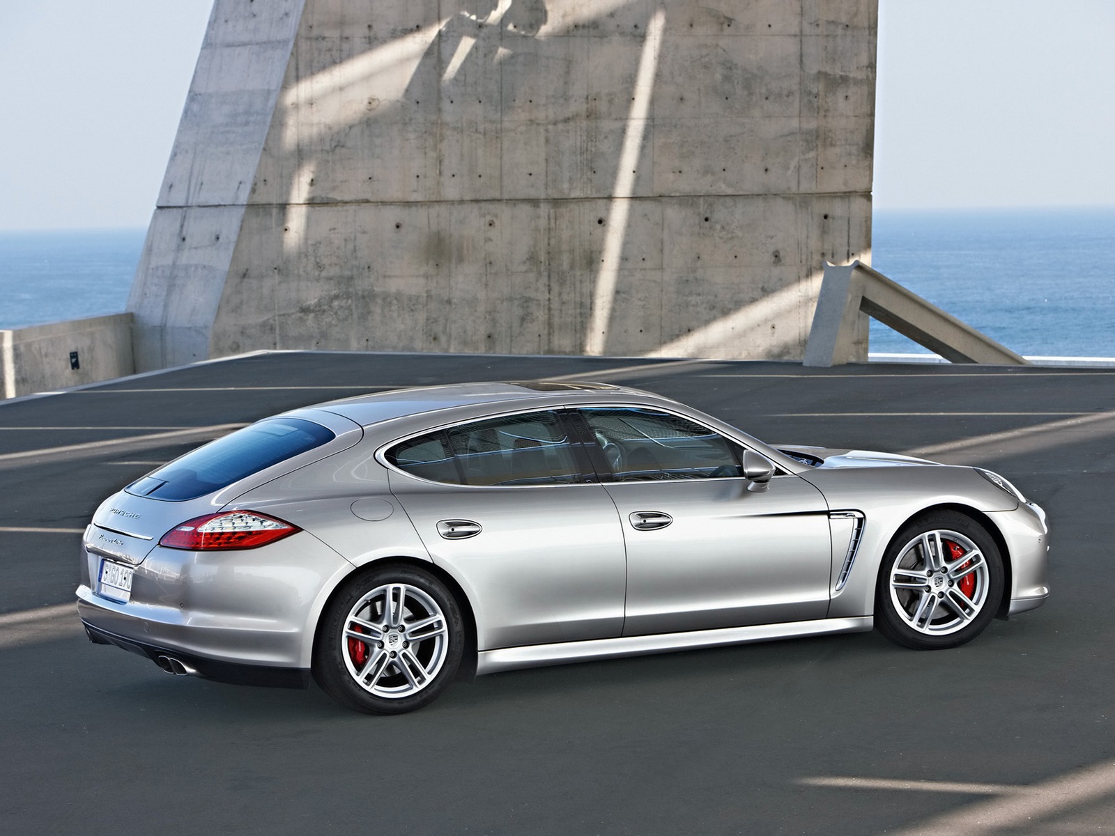 2010 Porsche Panamera Turbo Motor Desktop